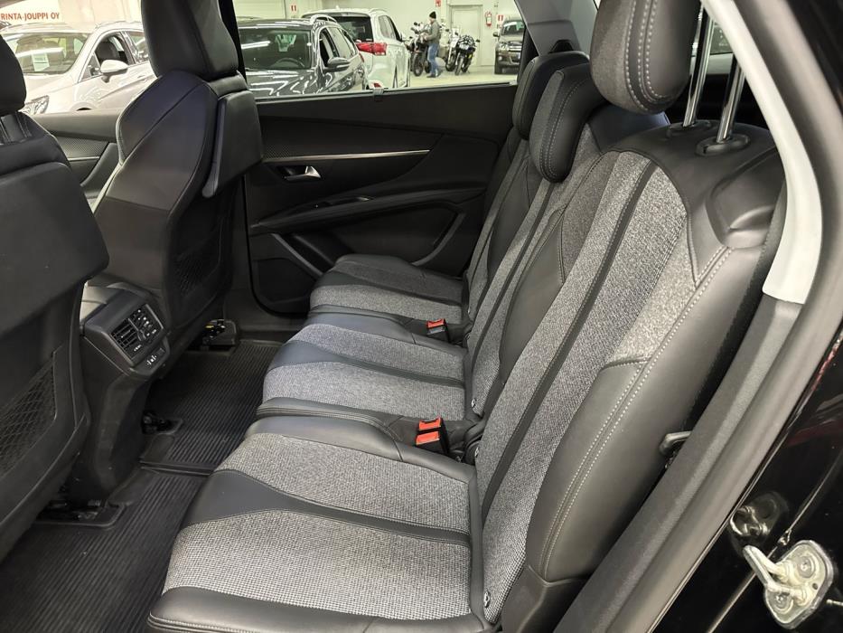 PEUGEOT 5008 2019