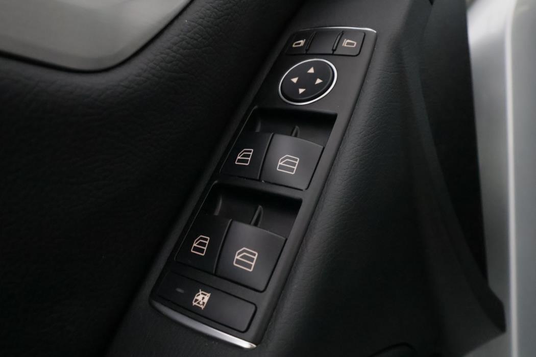 MERCEDES-BENZ C 2012