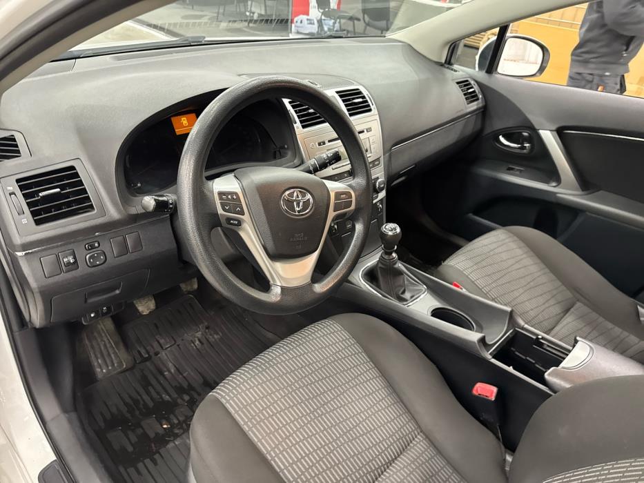 TOYOTA Avensis 2012