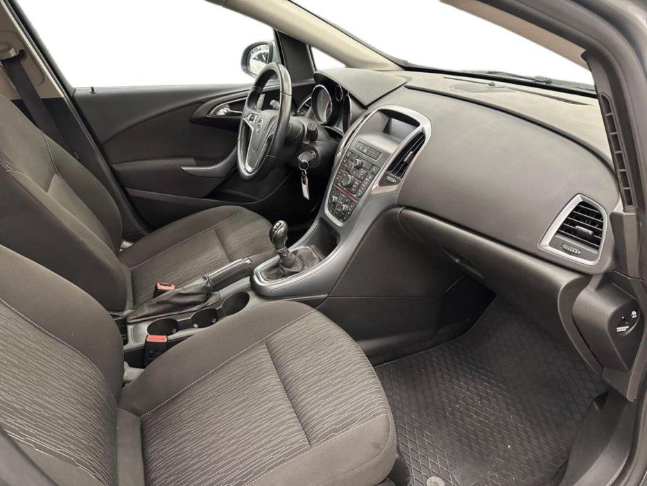 OPEL Astra 2013