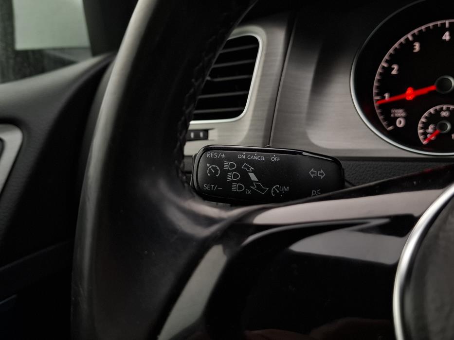 VOLKSWAGEN Golf 2013