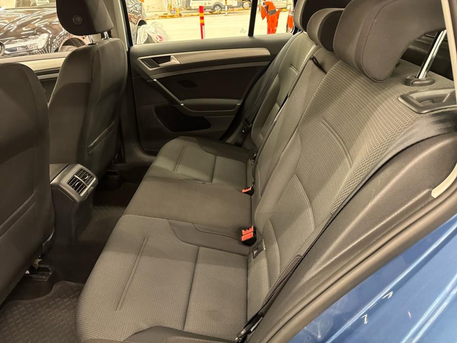 VOLKSWAGEN Golf 2015