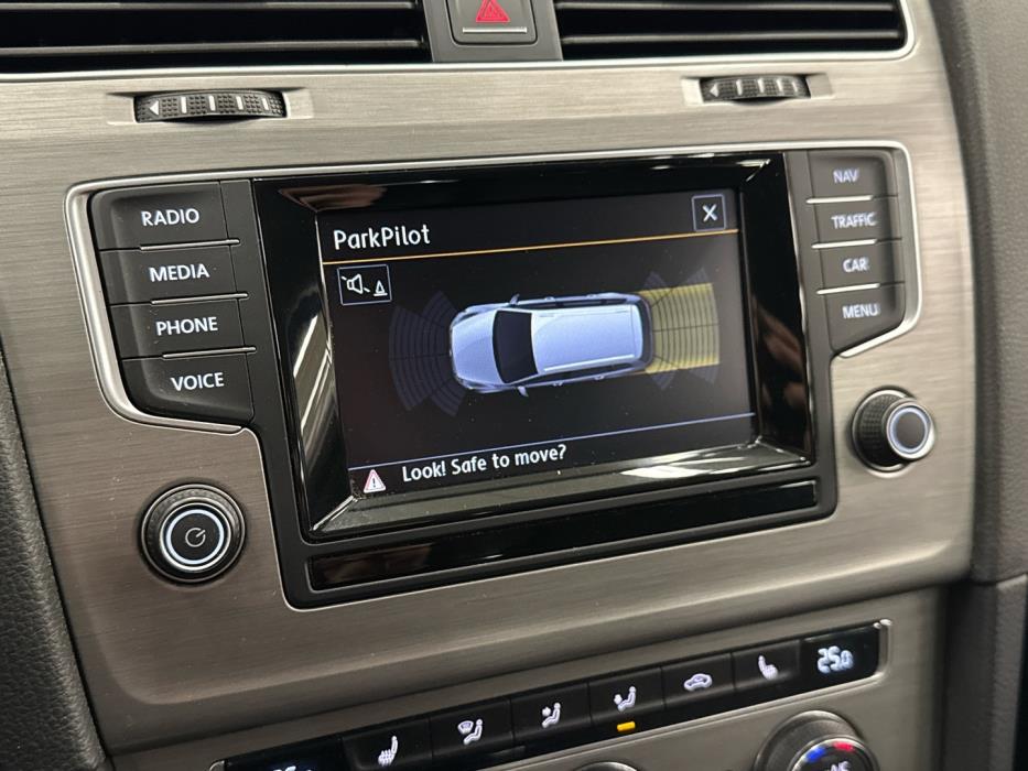 VOLKSWAGEN Golf 2015