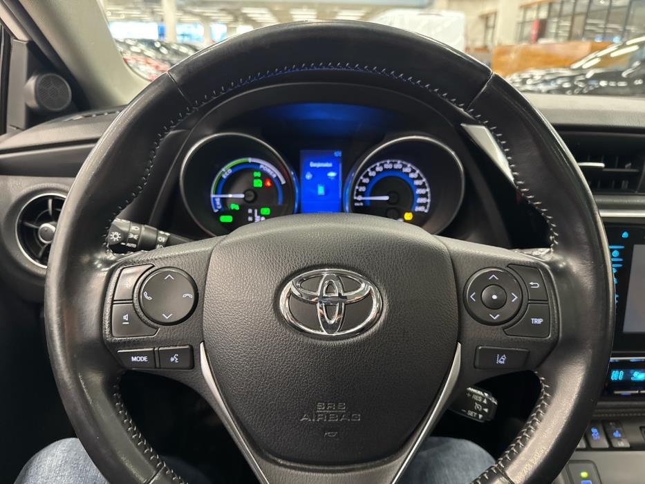 TOYOTA Auris 2016