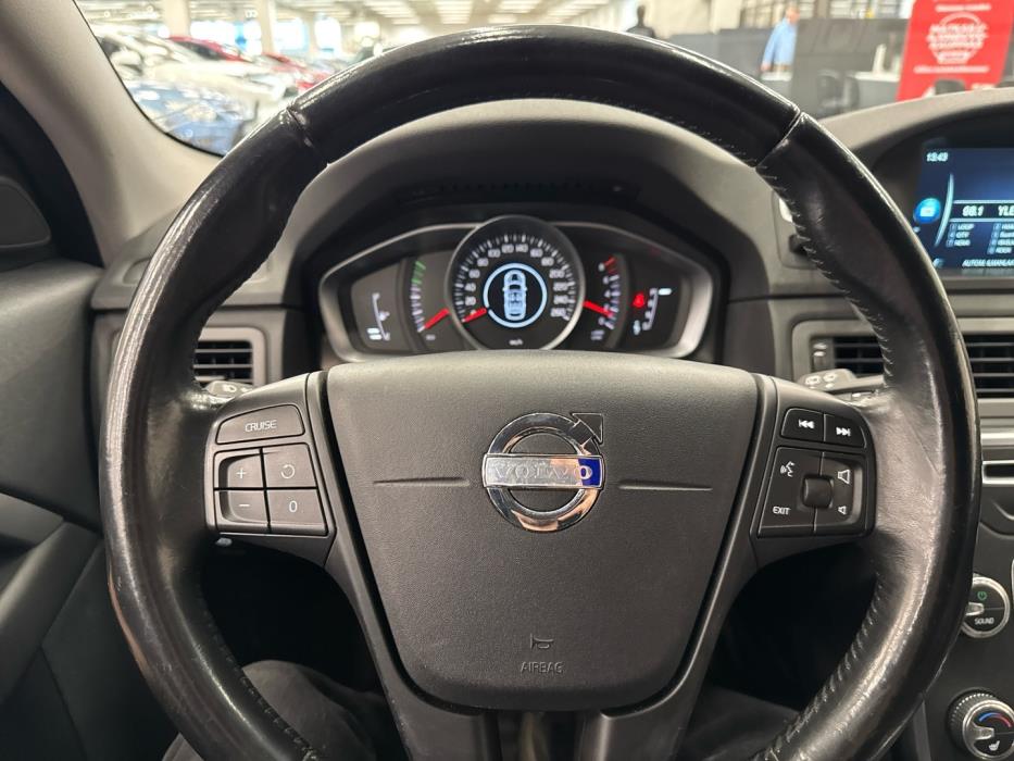 VOLVO V70 2014