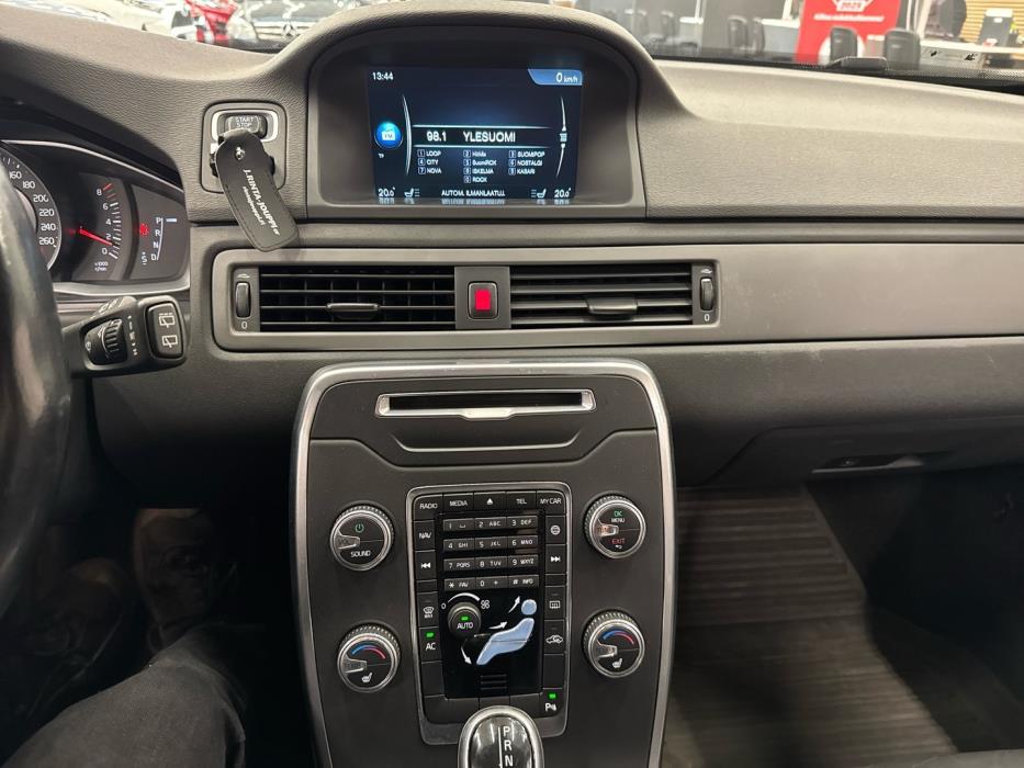 VOLVO V70 2014