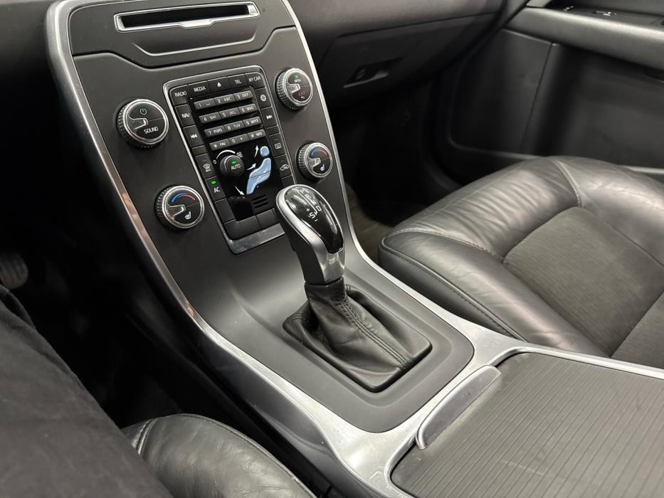 VOLVO V70 2014