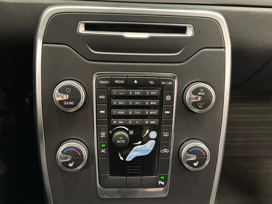 VOLVO V70 2014