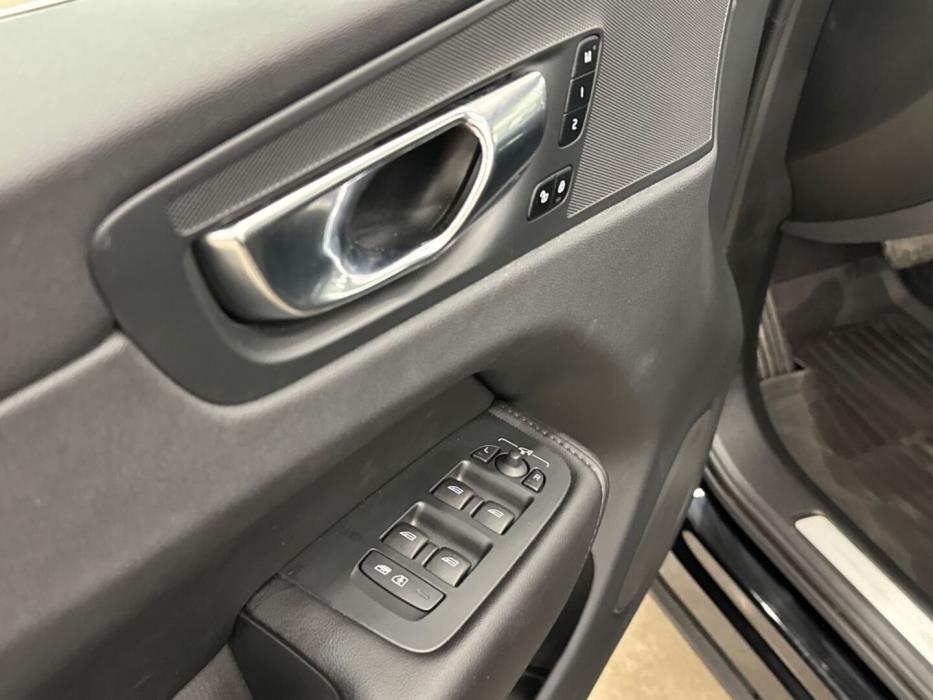 VOLVO XC60 2023