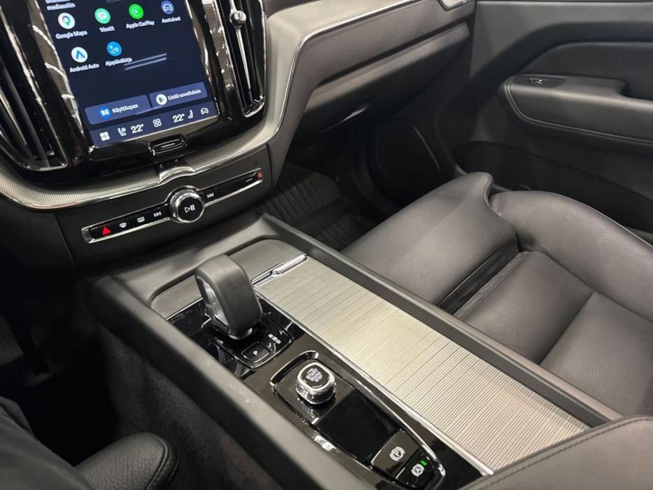 VOLVO XC60 2023