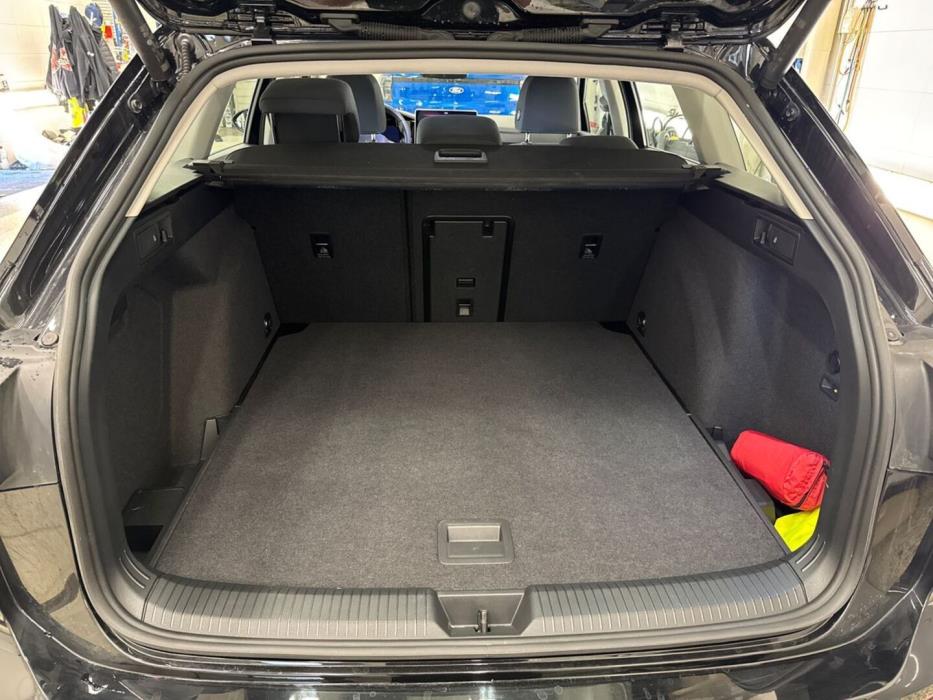 VOLKSWAGEN Golf 2025