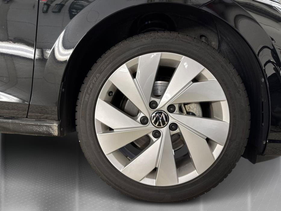 VOLKSWAGEN Golf 2025