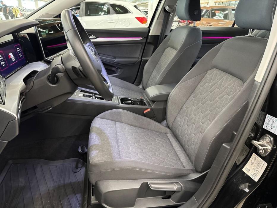 VOLKSWAGEN Golf 2025