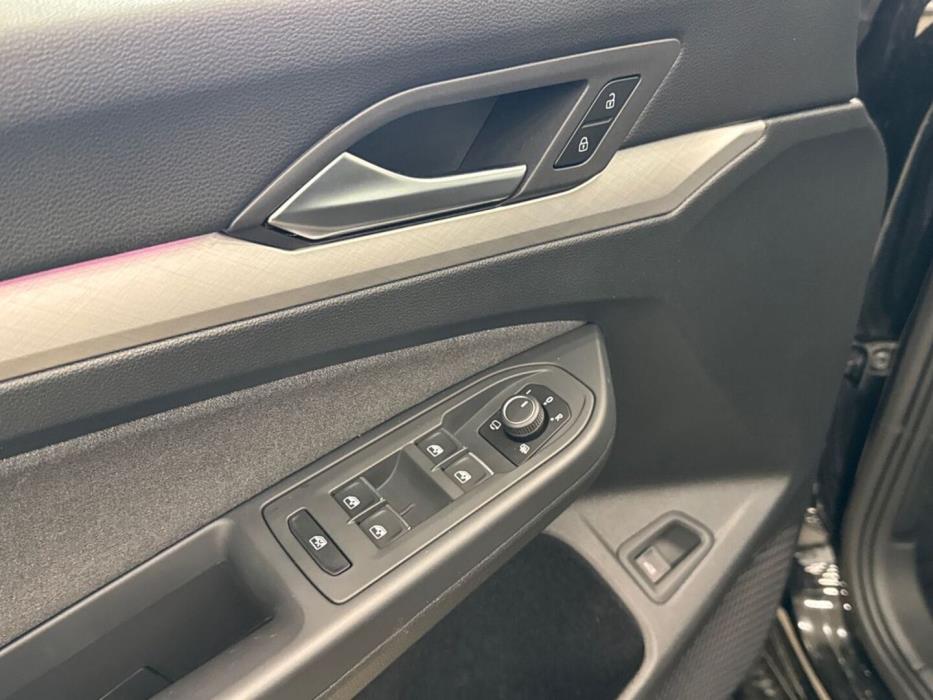 VOLKSWAGEN Golf 2025