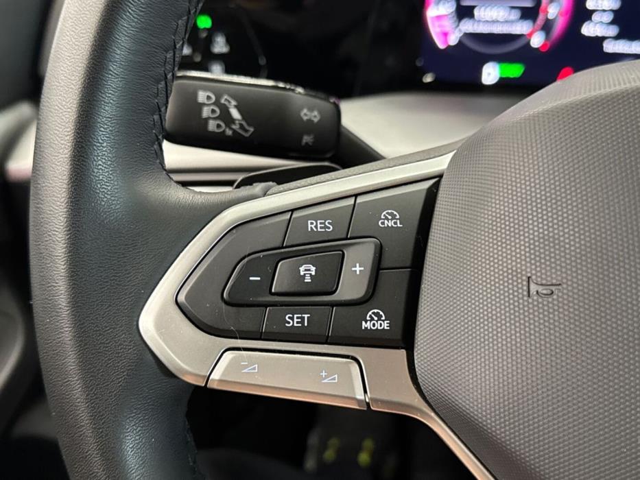 VOLKSWAGEN Golf 2025