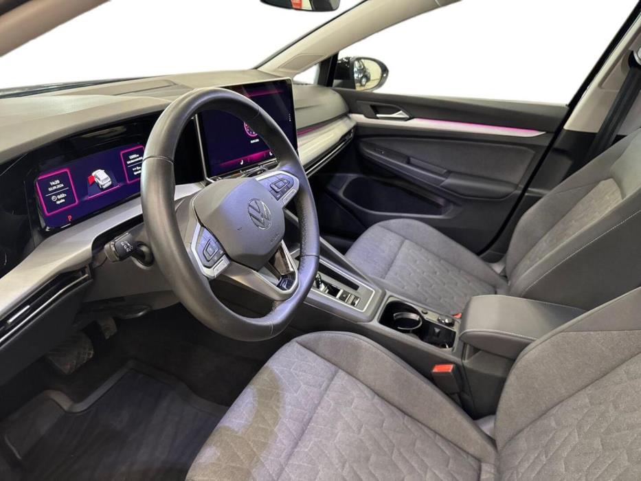 VOLKSWAGEN Golf 2025