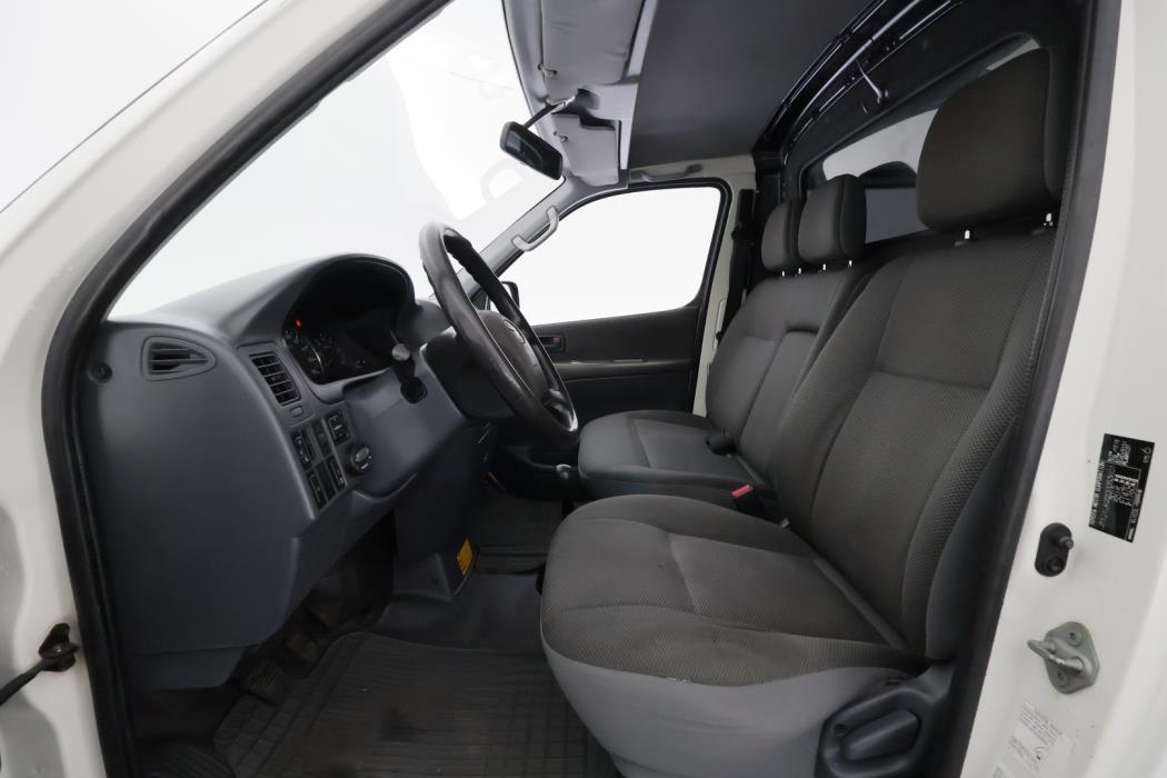 TOYOTA Hiace 2011