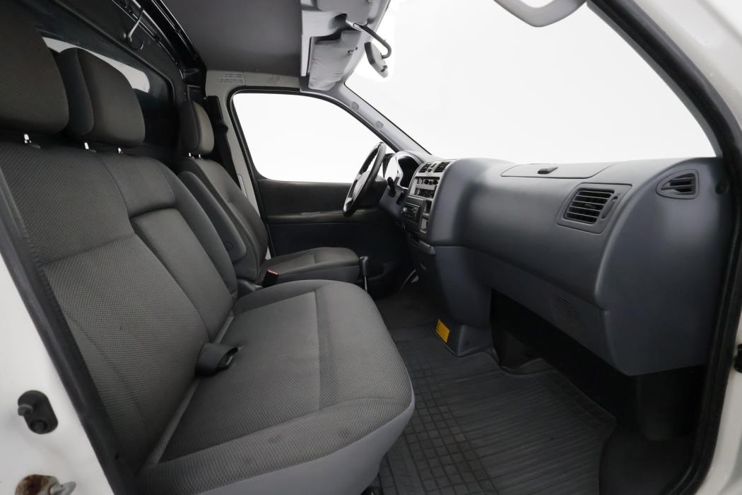 TOYOTA Hiace 2011
