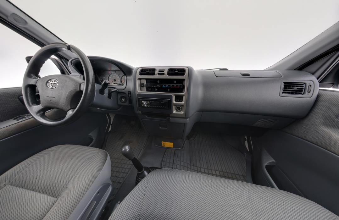 TOYOTA Hiace 2011