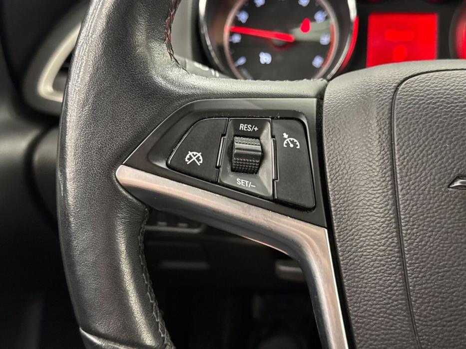 OPEL Astra 2012