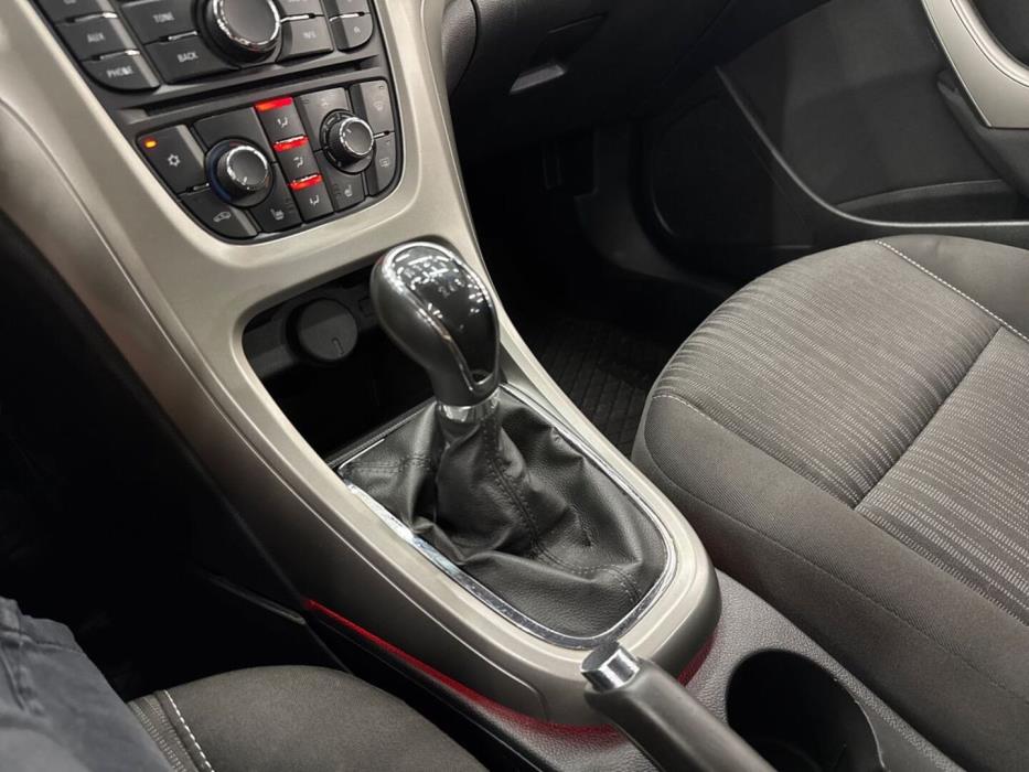 OPEL Astra 2012