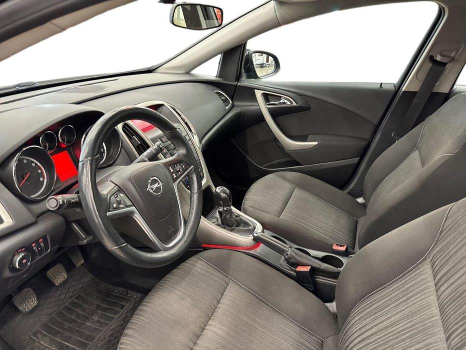OPEL Astra 2012