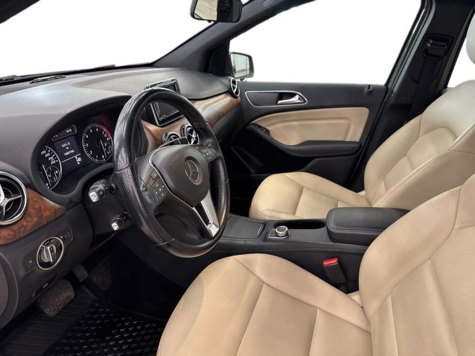 MERCEDES-BENZ B 2013