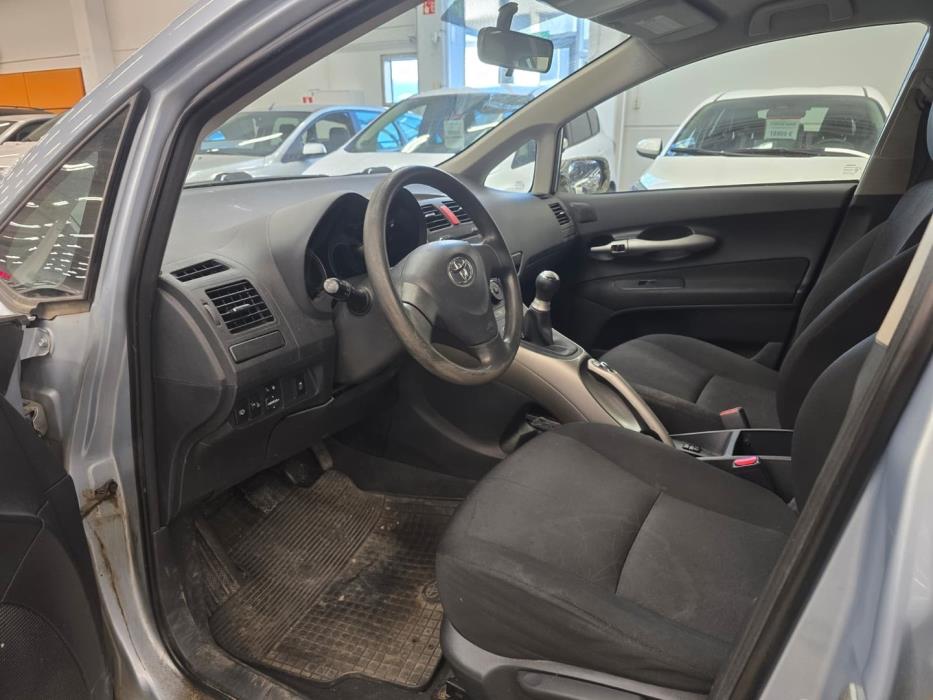 TOYOTA Auris 2009