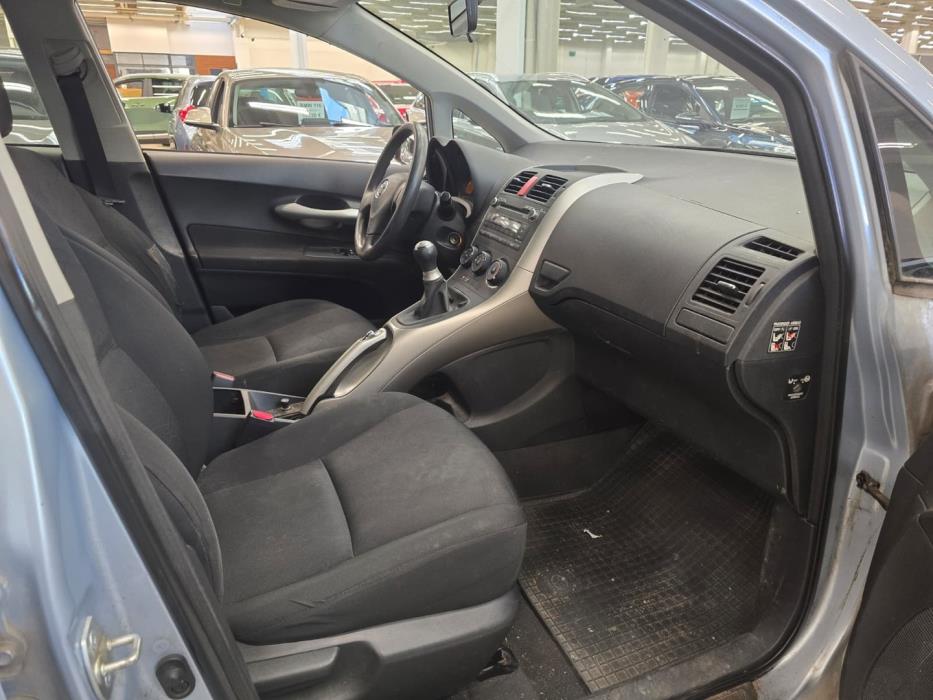 TOYOTA Auris 2009