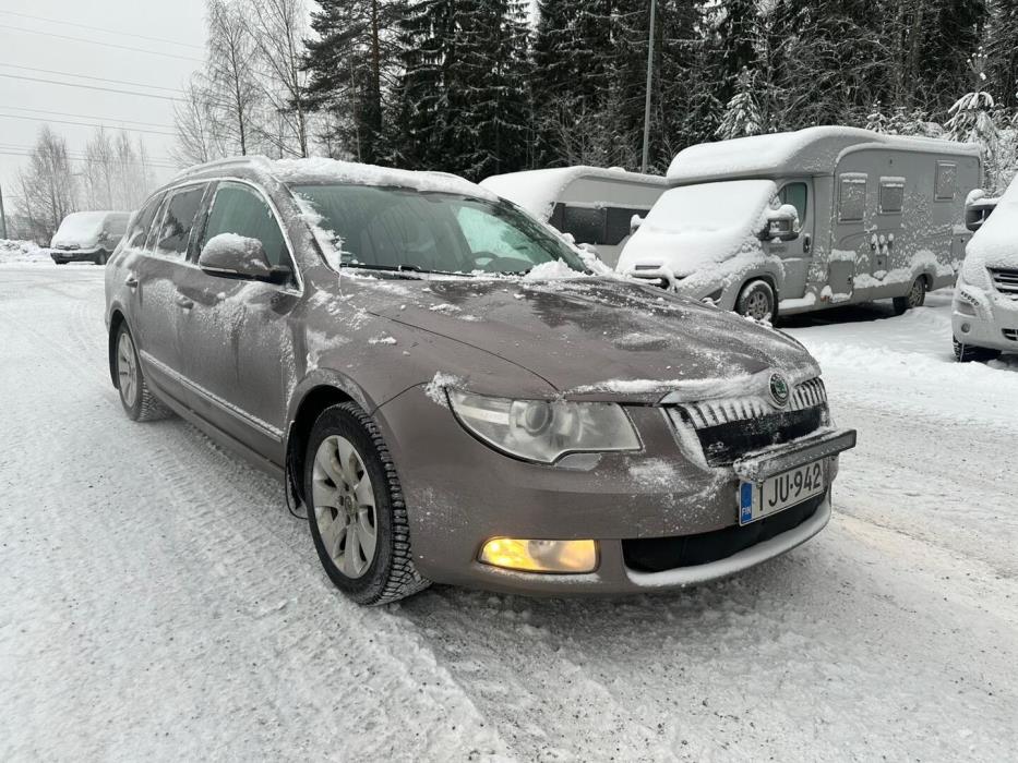 SKODA Superb 2011