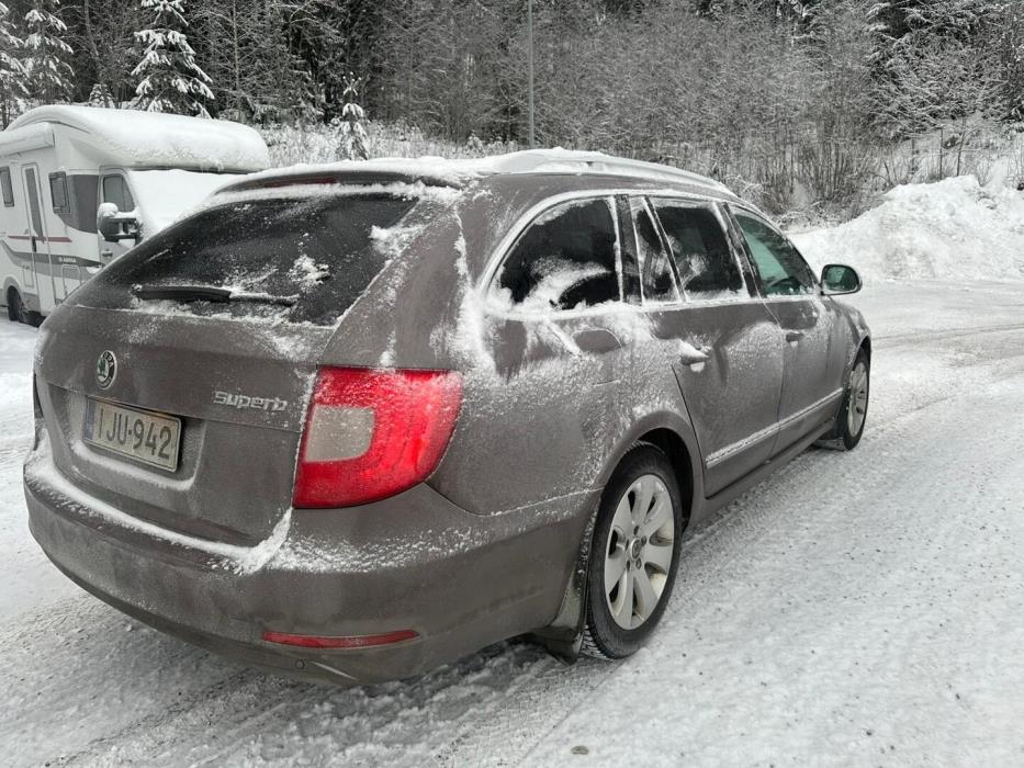 SKODA Superb 2011