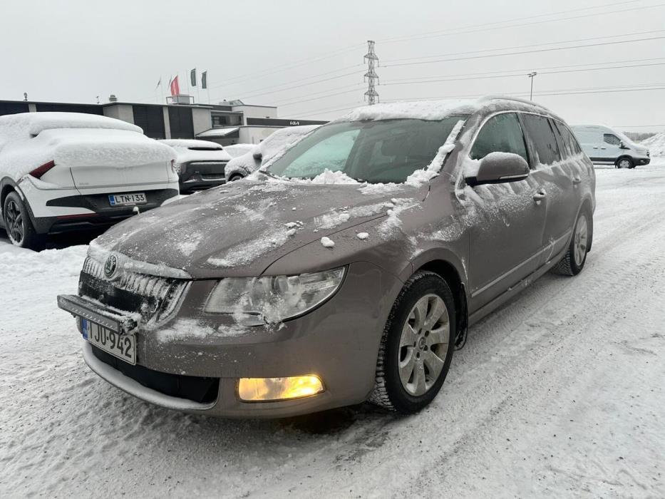 SKODA Superb 2011