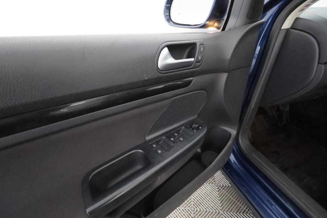 VOLKSWAGEN Golf 2011