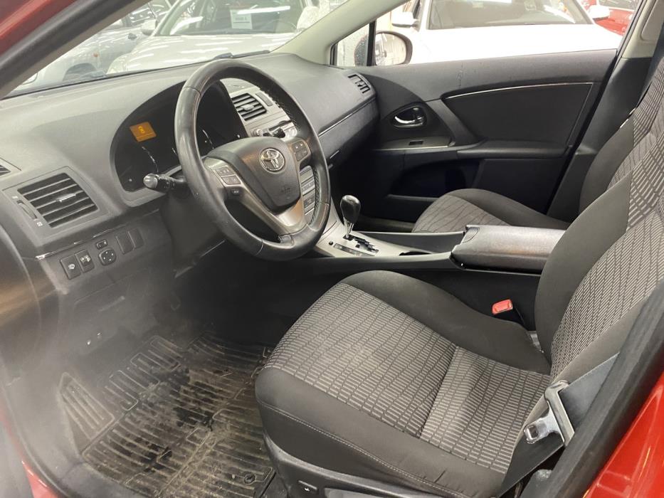 TOYOTA Avensis 2011