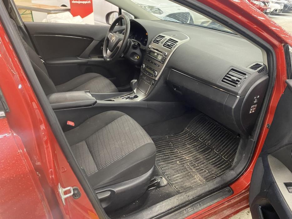 TOYOTA Avensis 2011