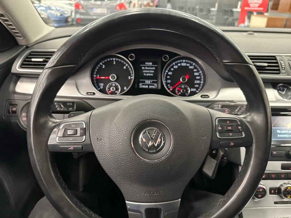 VOLKSWAGEN Passat 2013