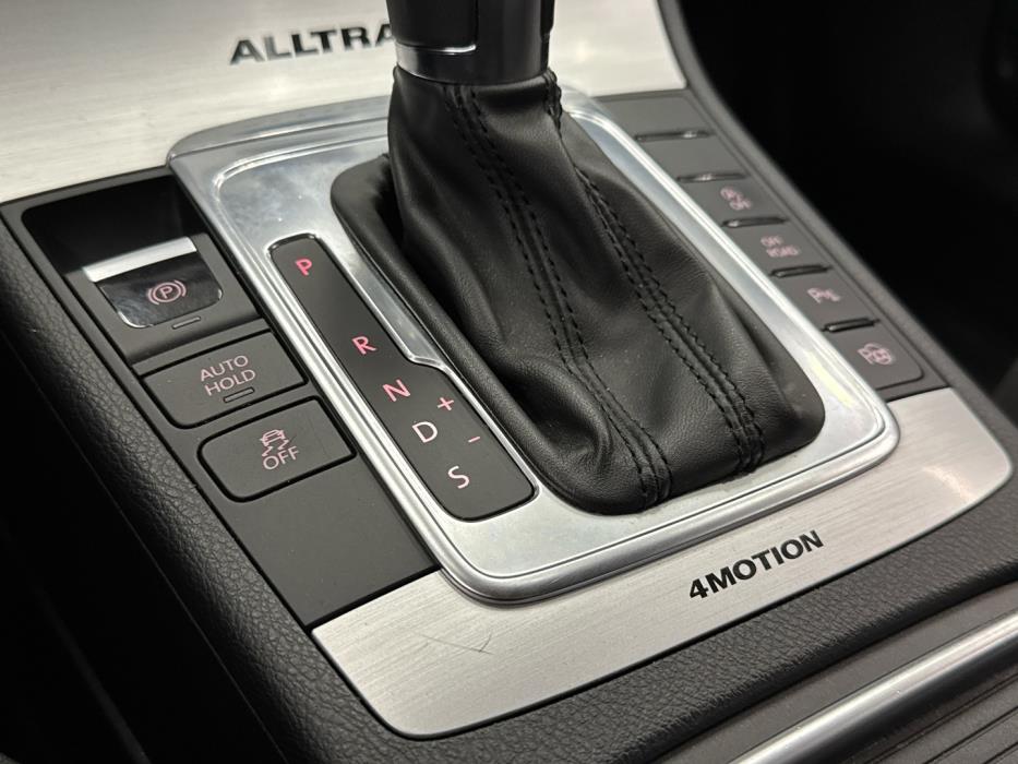 VOLKSWAGEN Passat 2013