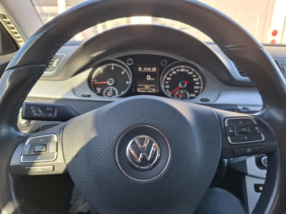 VOLKSWAGEN Passat 2013