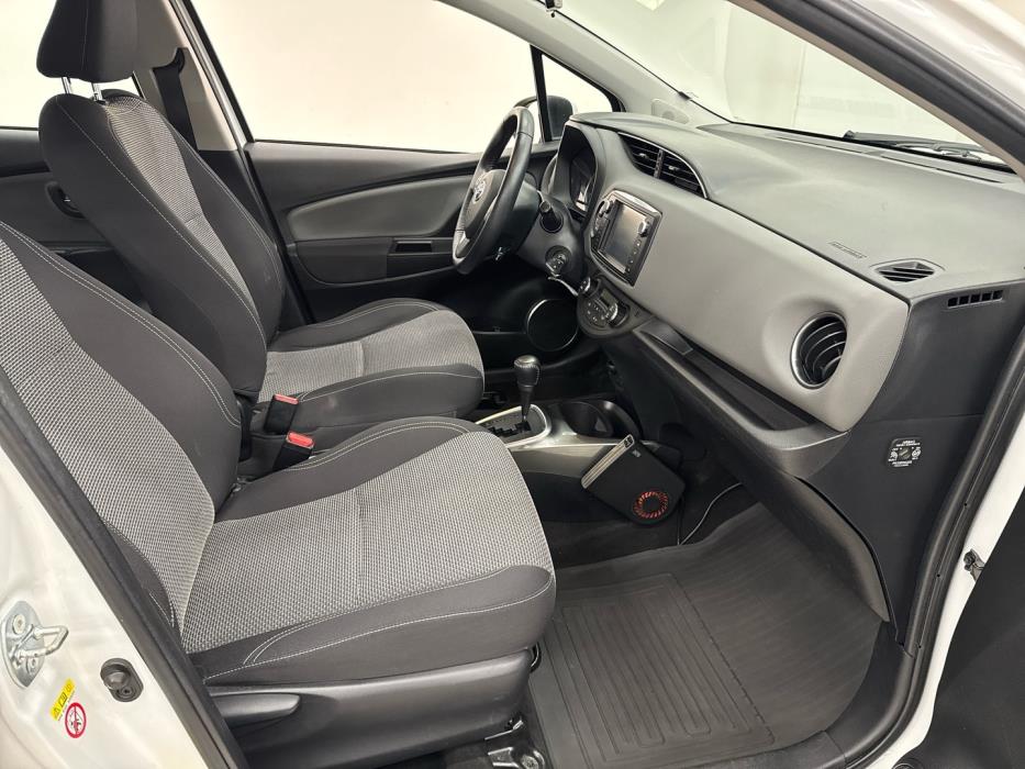 TOYOTA Yaris 2015