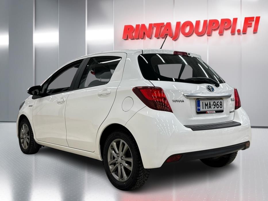 TOYOTA Yaris 2015