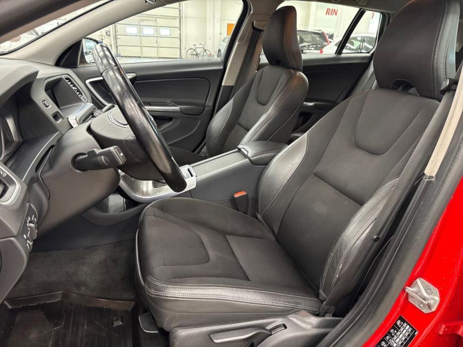 VOLVO V60 2015