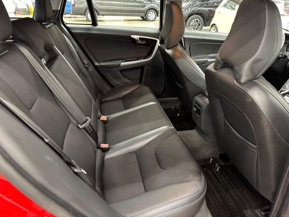 VOLVO V60 2015