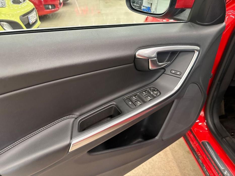 VOLVO V60 2015
