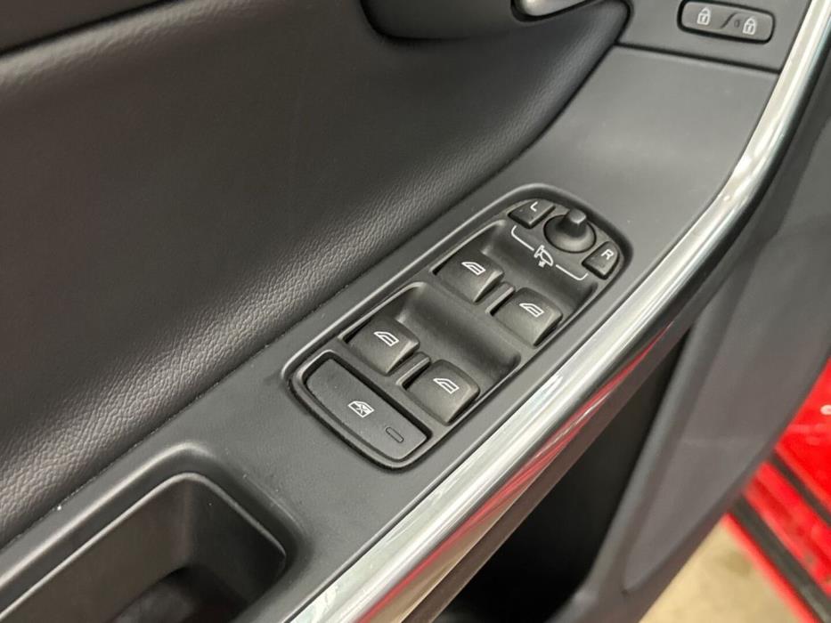 VOLVO V60 2015