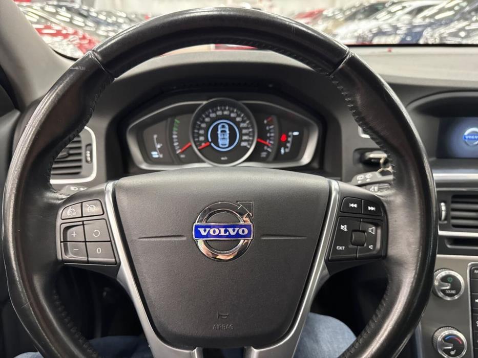 VOLVO V60 2015