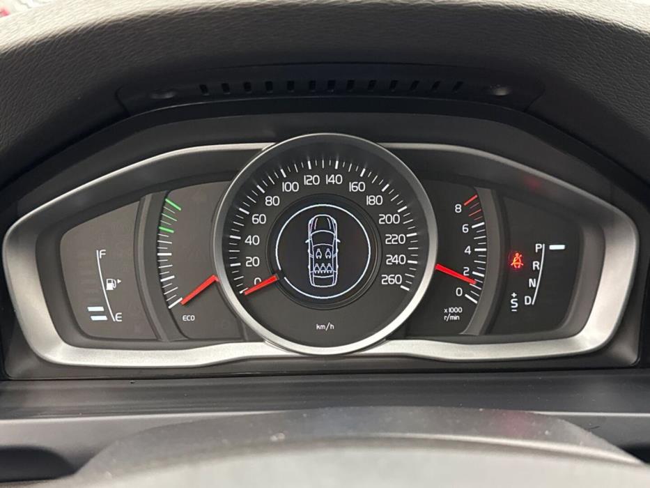 VOLVO V60 2015