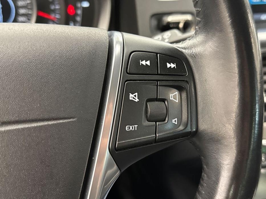 VOLVO V60 2015