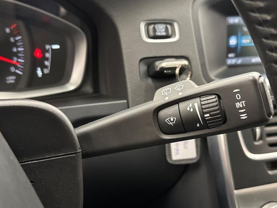 VOLVO V60 2015