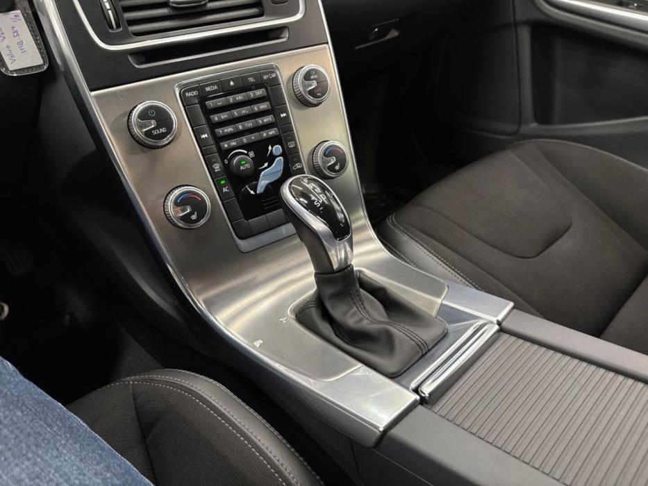 VOLVO V60 2015