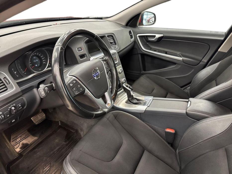 VOLVO V60 2015